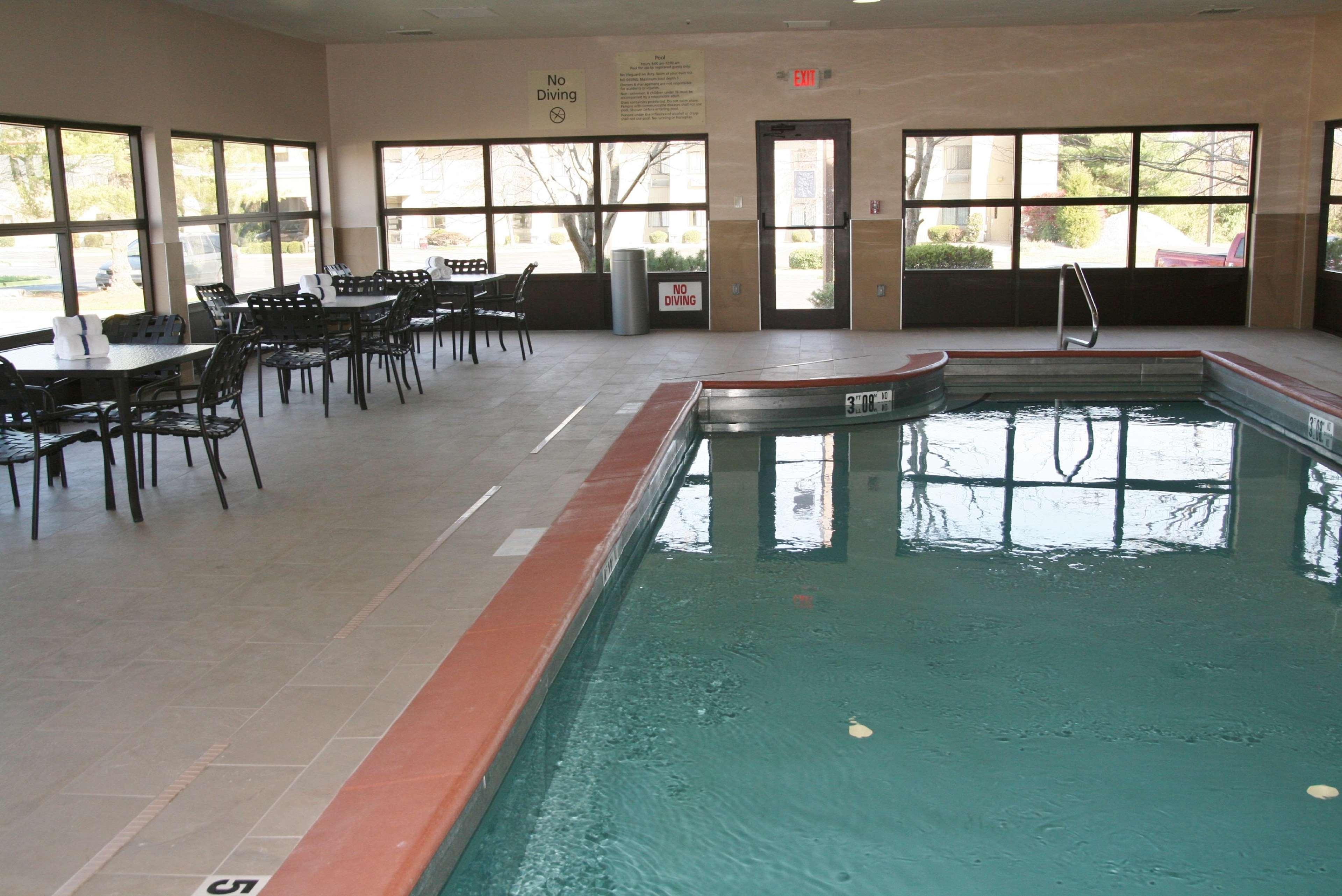 Hampton Inn Corydon Екстериор снимка